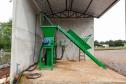 Vizinhos compartilham biodigestor para produzir energia limpa da suinocultura 