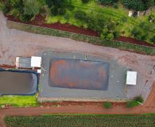 Vizinhos compartilham biodigestor para produzir energia limpa da suinocultura 