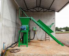 Vizinhos compartilham biodigestor para produzir energia limpa da suinocultura 