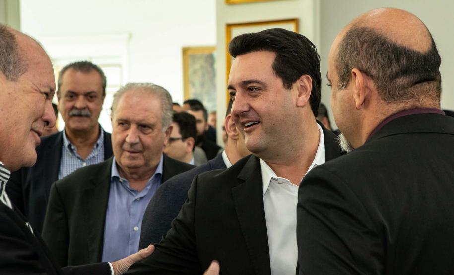 Governador Carlos Massa Ratinho Junior anunciou investimentos de R$ 505 milhões em energia e infraestrutura de gás canalizado para acelerar o crescimento do Paraná.