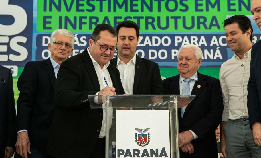 Governador Carlos Massa Ratinho Junior anunciou investimentos de R$ 505 milhões em energia e infraestrutura de gás canalizado para acelerar o crescimento do Paraná.