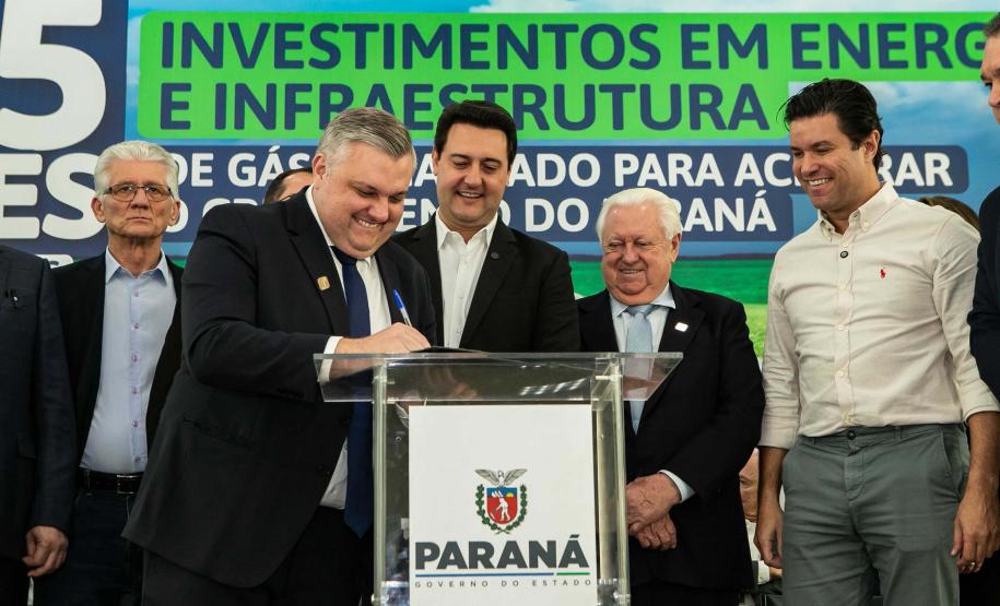 Governador Carlos Massa Ratinho Junior anunciou investimentos de R$ 505 milhões em energia e infraestrutura de gás canalizado para acelerar o crescimento do Paraná.