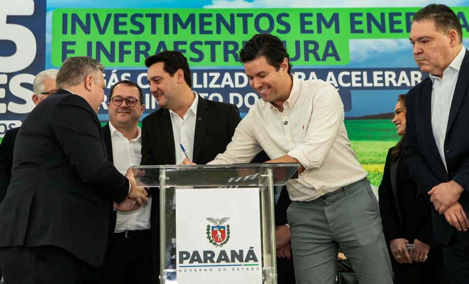 Governador Carlos Massa Ratinho Junior anunciou investimentos de R$ 505 milhões em energia e infraestrutura de gás canalizado para acelerar o crescimento do Paraná.