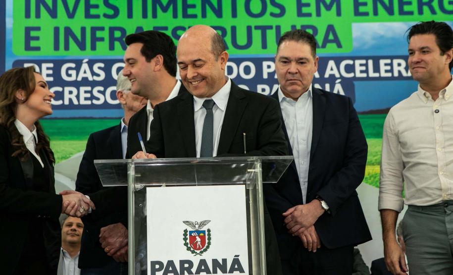 Governador Carlos Massa Ratinho Junior anunciou investimentos de R$ 505 milhões em energia e infraestrutura de gás canalizado para acelerar o crescimento do Paraná.