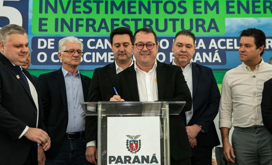 Governador Carlos Massa Ratinho Junior anunciou investimentos de R$ 505 milhões em energia e infraestrutura de gás canalizado para acelerar o crescimento do Paraná.