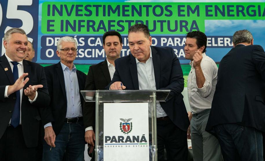 Governador Carlos Massa Ratinho Junior anunciou investimentos de R$ 505 milhões em energia e infraestrutura de gás canalizado para acelerar o crescimento do Paraná.