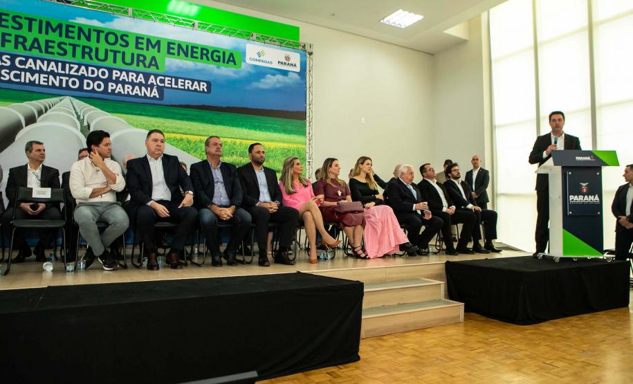 Governador Carlos Massa Ratinho Junior anunciou investimentos de R$ 505 milhões em energia e infraestrutura de gás canalizado para acelerar o crescimento do Paraná.
