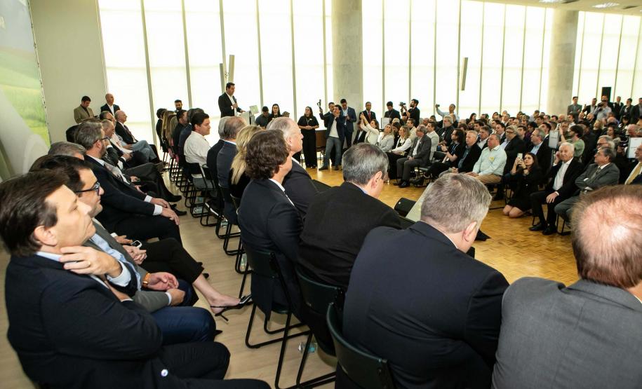 Governador Carlos Massa Ratinho Junior anunciou investimentos de R$ 505 milhões em energia e infraestrutura de gás canalizado para acelerar o crescimento do Paraná.