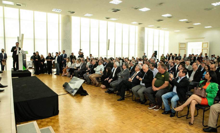 Governador Carlos Massa Ratinho Junior anunciou investimentos de R$ 505 milhões em energia e infraestrutura de gás canalizado para acelerar o crescimento do Paraná.