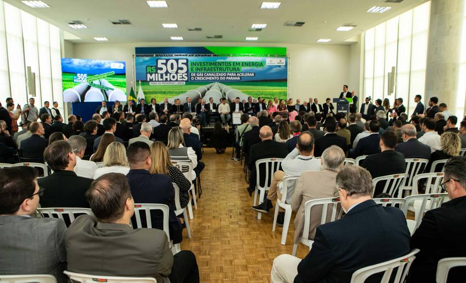 Governador Carlos Massa Ratinho Junior anunciou investimentos de R$ 505 milhões em energia e infraestrutura de gás canalizado para acelerar o crescimento do Paraná.